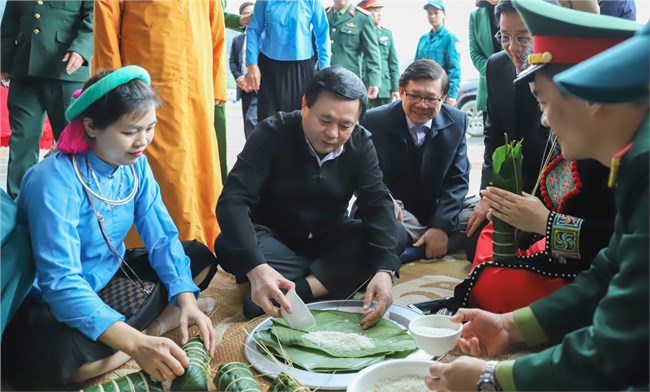 Uỷ viên Bộ Chính trị Nguyễn Xuân Thắng thăm và tặng quà Tết huyện miền núi Tiên Yên (Quảng Ninh) (01/02/2024)

